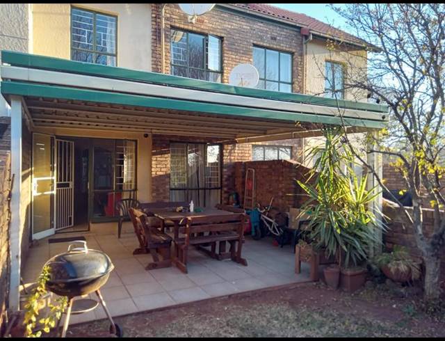 3 BEDROOM TOWNHOUSE FOR SALE IN HENNOPSPARK